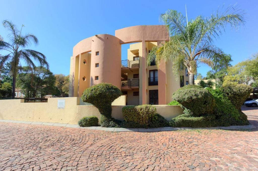 The Apartment On Katherine Street In Central Sandton Johannesburg Exterior foto